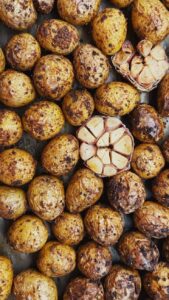 Запечённый картофель с чесноком 