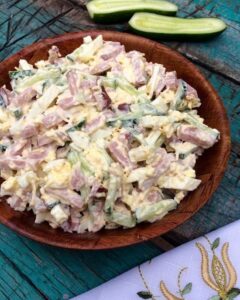 Салат с ветчиной и сыром 